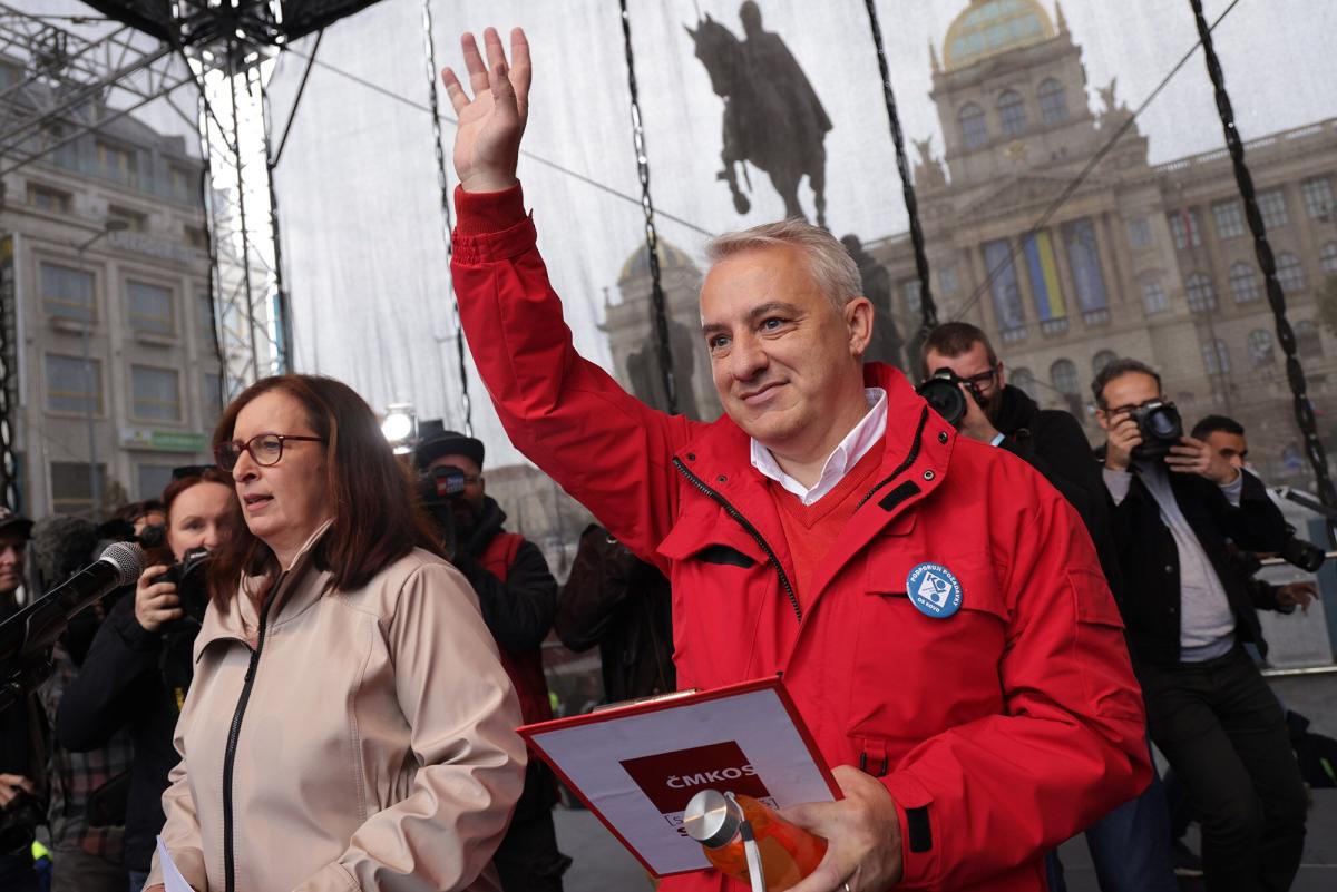 České odbory hrozí stávkami kvůli plánovaným škrtům v rozpočtu
