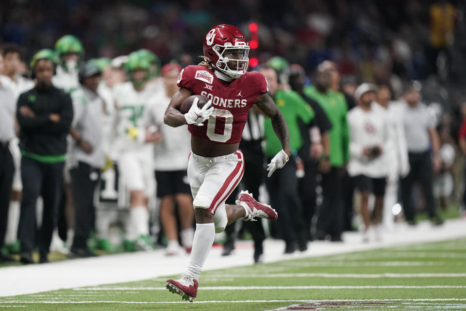 Oklahoma running back Eric Gray carries against Oregon during the second half of the Alamo Bowl NCAA college football game Wednesday, Dec. 29, 2021, in San Antonio. (AP Photo/Eric Gay)