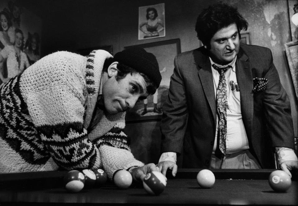 Michael Lerner as Fat Rolly with Michael Glaser as Detective Dave Starsky in the pilot episode of Starsky and Hutch, April 30 1975 - ABC Photo Archives