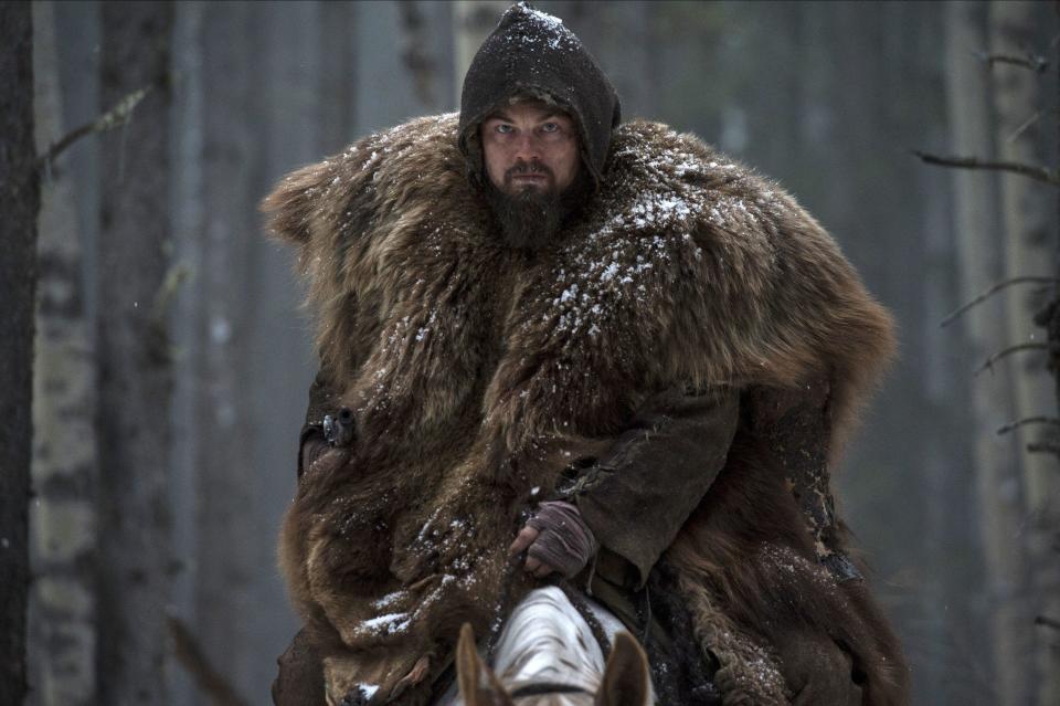 Leonardo Dicaprio Film : The Revenant (USA 2015) Personnages : Hugh Glass Réalisateur : Alejandro Gonzalez Inarritu 16 décembre 2015 **AVERTISSEMENT** Cette photographie n'est destinée qu'à un usage éditorial et est l'auteur de 20TH CENTURY FOX et/ou du photographe attribué par le Film ou société de production et ne peuvent être reproduits que par des publications en conjonction avec la promotion du film ci-dessus.  Un crédit obligatoire à 20TH CENTURY FOX est requis.  Le photographe doit également être crédité lorsqu'il est connu.  Aucune utilisation commerciale ne peut être accordée sans l'autorisation écrite de la société cinématographique.