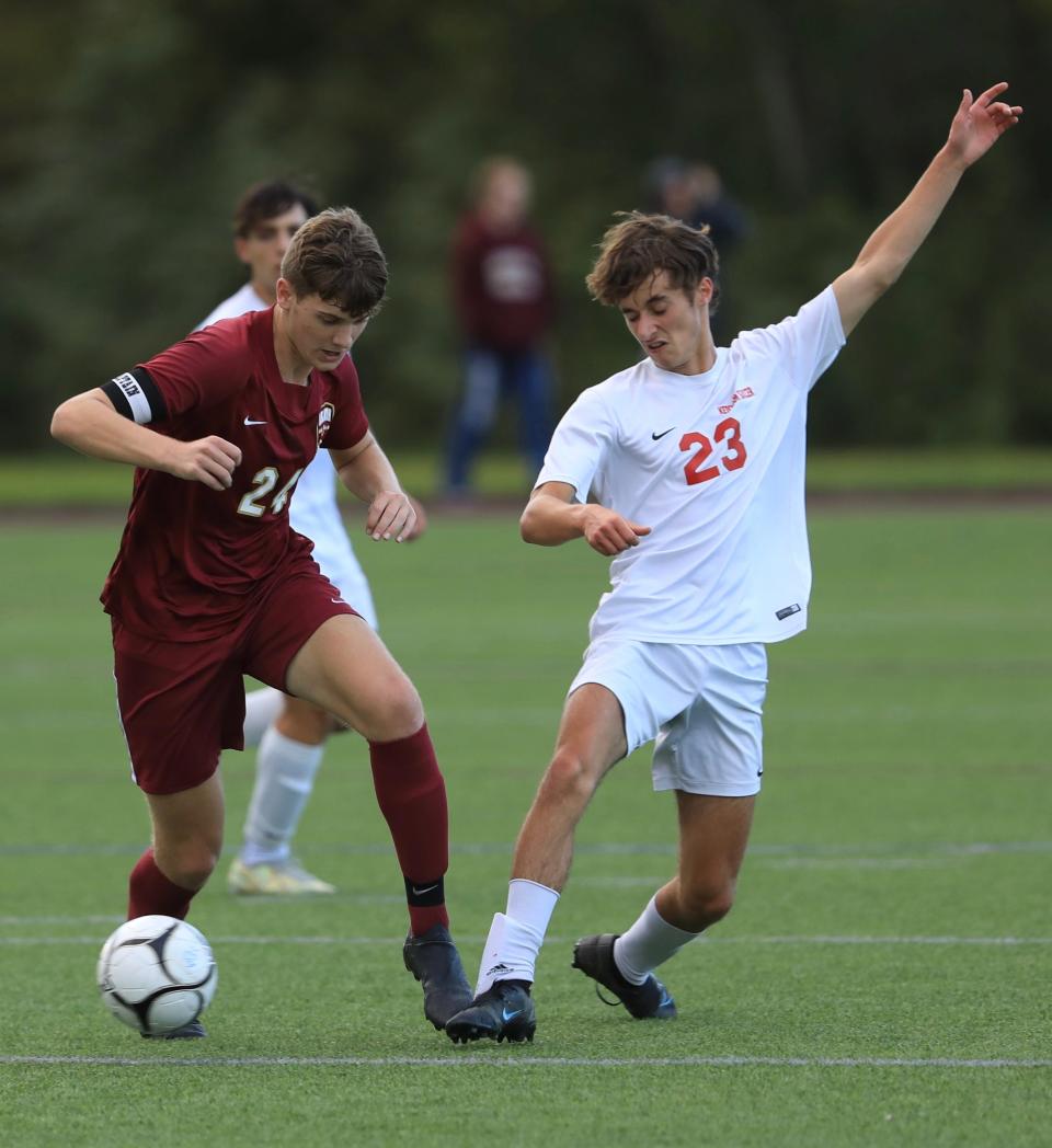 Ketcham's Noah Schmalz competes for the ball with Arlington's Jared Sanborn during a Sept. 28, 2022 boys soccer game.