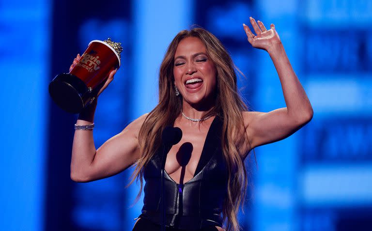 Jennifer Lopez se llevó dos premios: a la trayectoria y a la mejor canción por “On My Way”