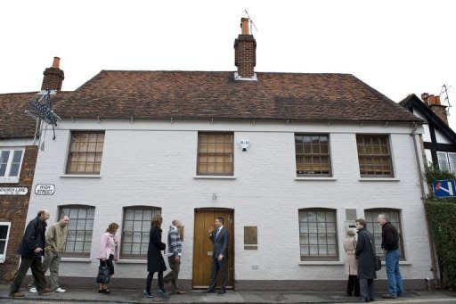 File picture shows diners arriving for lunch at the Fat Duck restaurant in Bray, Berkshire, north of London. The flagship restaurant of celebrity chef Heston Blumenthal is mourning the loss of two of its "uniquely talented young chefs" who died in a Hong Kong traffic accident