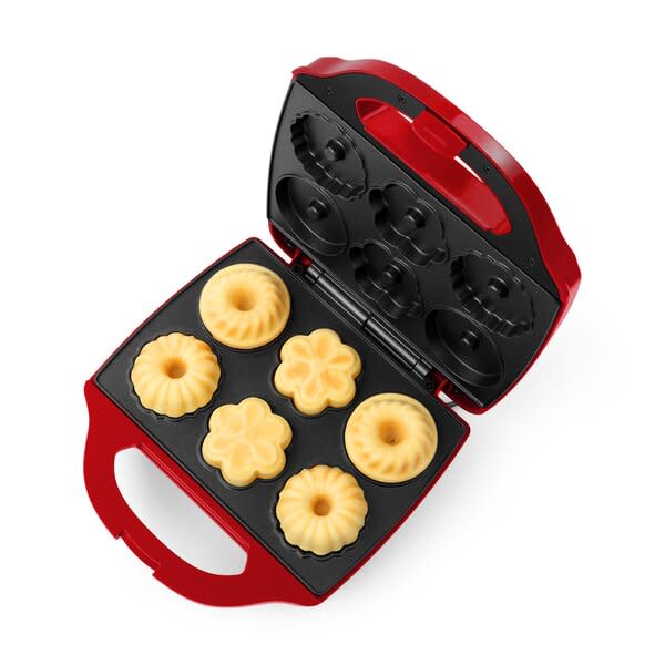 Holstein Bundt Cake Maker - American Stores