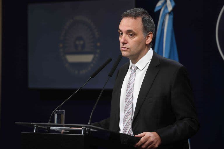 El vocero presidencial, Manuel Adorni, durante la habitual conferencia de prensa ofrecida en Casa Rosada.