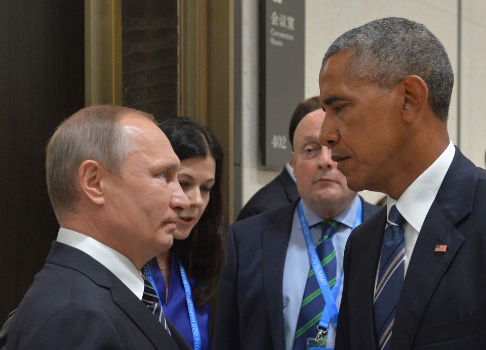 <p>Russian President Vladimir Putin (L) meets with his US counterpart Barack Obama on the sidelines of the G20 Leaders Summit in Hangzhou on September 5, 2016. ( Alexei Druzhinin/AFP/Getty Images) </p>