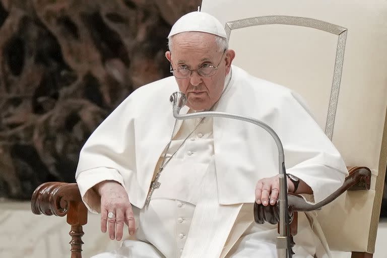 El papa Francisco habla en la audiencia general semanal en el Aula Pablo VI en el Vaticano, 22 de febrero de 2023