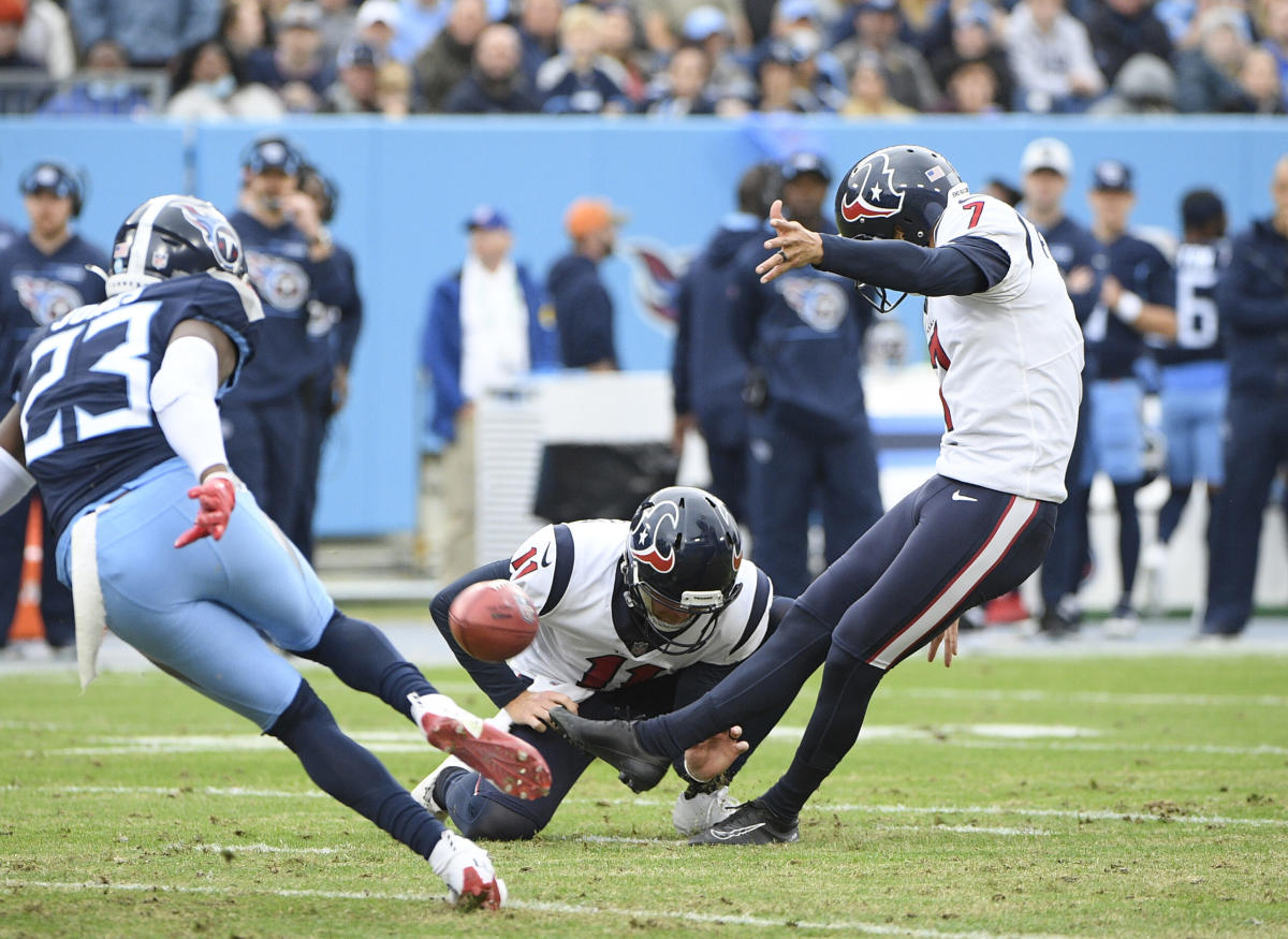 Texans-Titans kickoff delayed 1 hour due to extreme weather, power