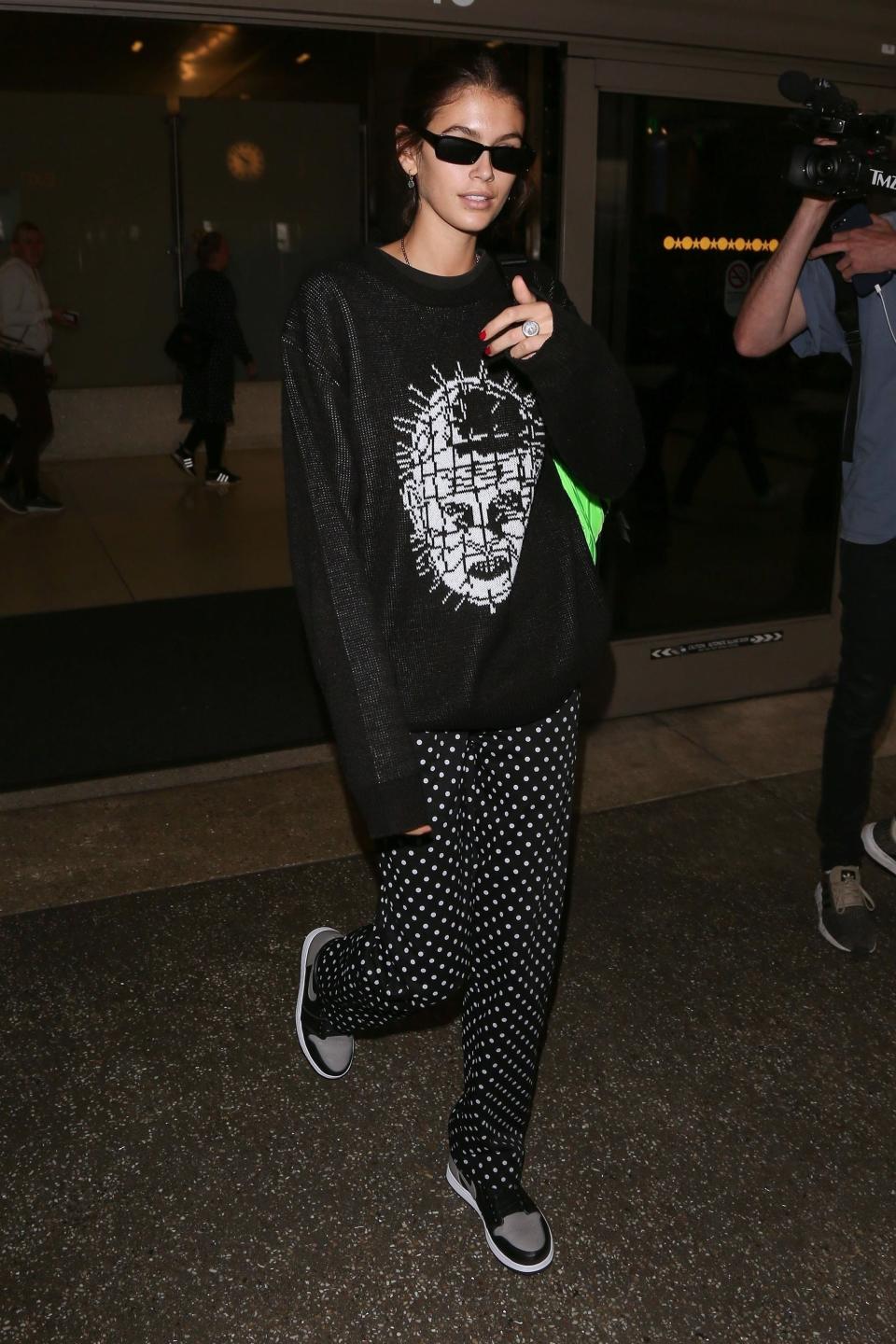 Los Angeles, CA  - EXCLUSIVE  - Model Kaia Gerber is seen arriving on a flight at LAX airport in Los Angeles. Kaia who was returning from Paris Fashion Week was rocking a black sweater with Pinhead from the movie &#39;Hellraiser&#39; on the front.Pictured: Kaia GerberBACKGRID USA 3 OCTOBER 2018 USA: +1 310 798 9111 / usasales@backgrid.comUK: +44 208 344 2007 / uksales@backgrid.comUK Clients - Pictures Containing ChildrenPlease Pixelate Face Prior To Publication