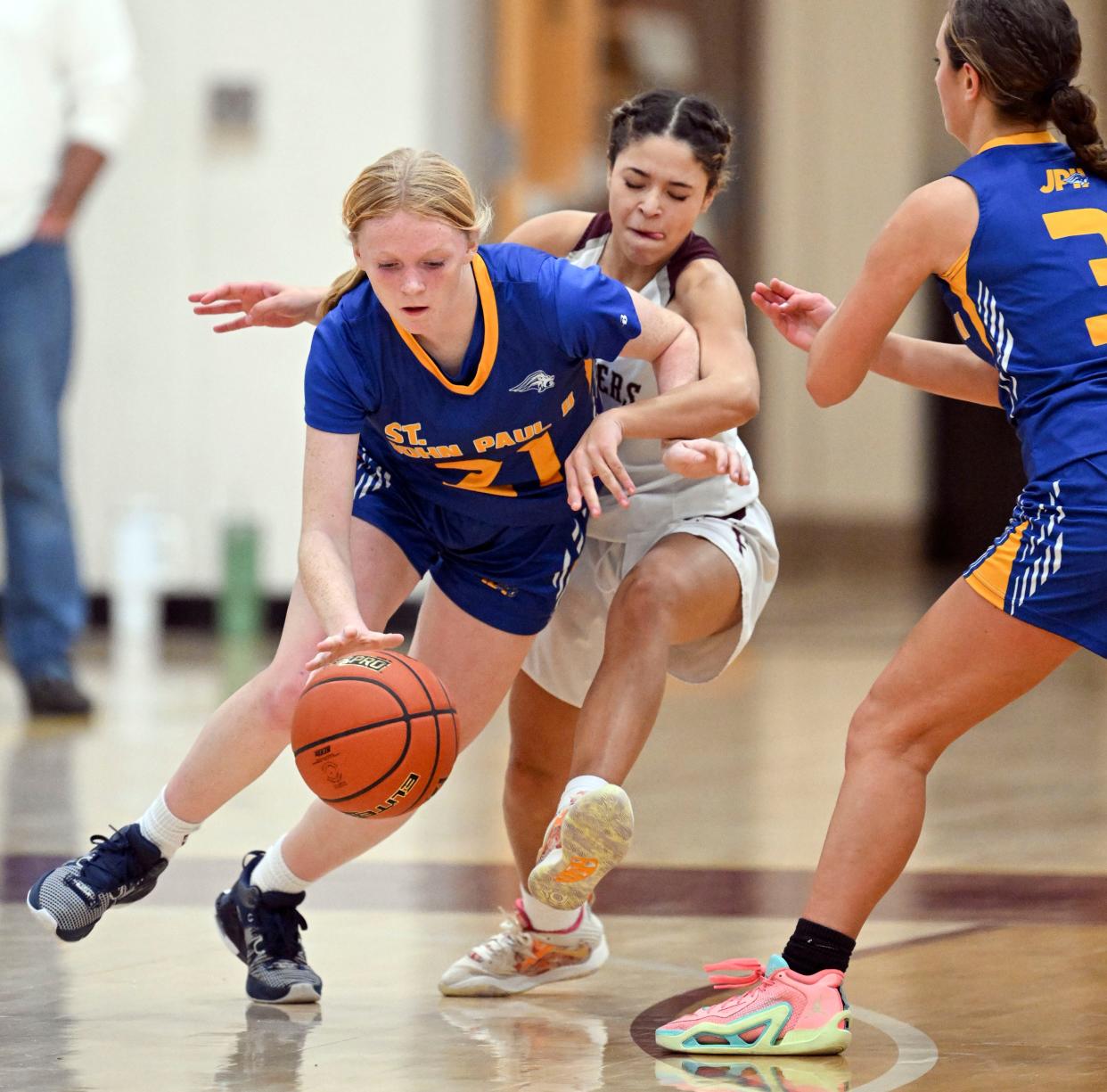 FALMOUTH 01/04/24  Raegan Dillon of St. John Paul II attempts to drive Jaylynn Fernandez of Falmouth into a pick by her teammate Marlo Jumper. girls basketball
Ron Schloerb / Cape Cod Times