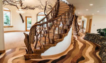 <p>La escalera es muy elegante y cada detalle ha sido diseñado escrupulosamente.<br>Foto: Zillow </p>