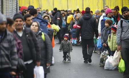 Migrants wait to cross the border from Slovenia into Spielfeld in Austria, February 16, 2016. REUTERS/Leonhard Foeger