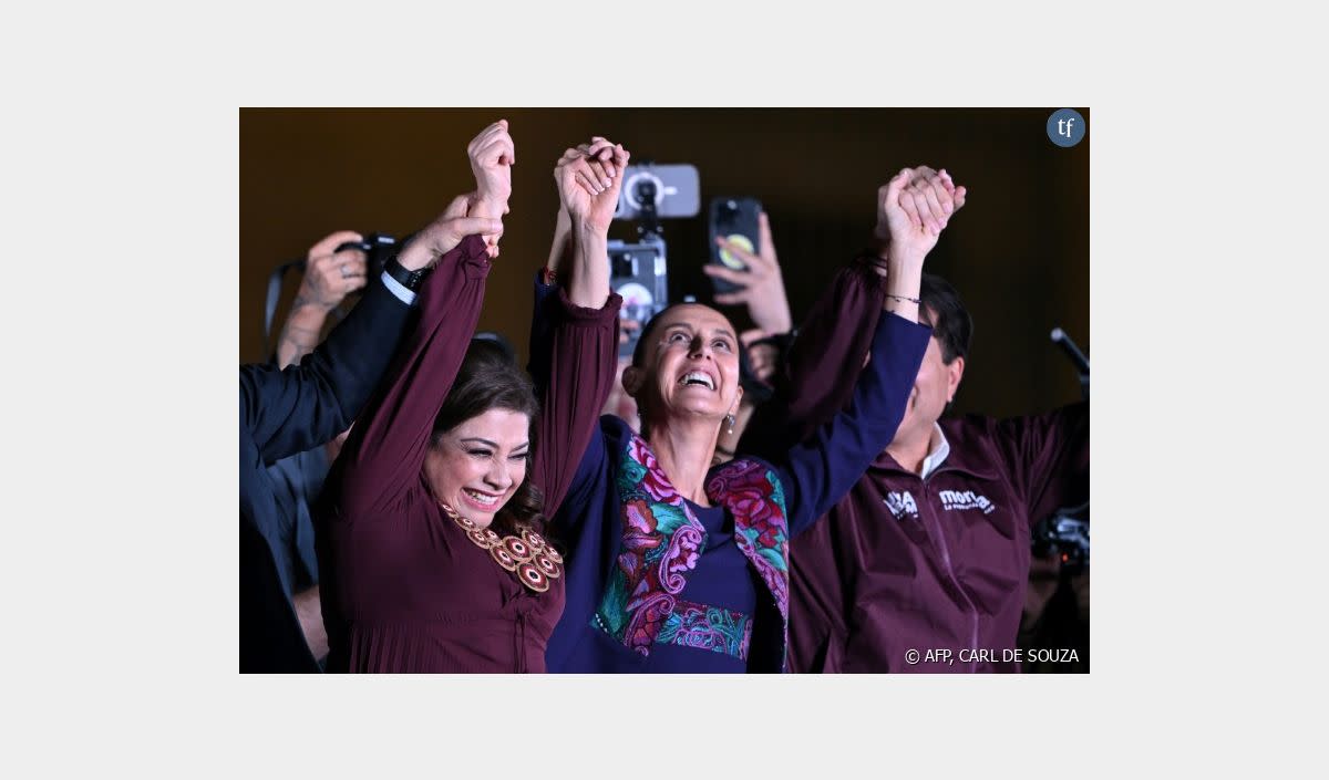 La première présidente élue du Mexique a un but : lutter contre le machisme et les violences faites aux femmes
La présidente élue du Mexique Claudia Sheinbaum (C) et la candidate à la mairie de Mexico Clara Brugada (G), célèbrent la victoire à la présidentielle, à Mexico le 3 juin 2024 - AFP, CARL DE SOUZA