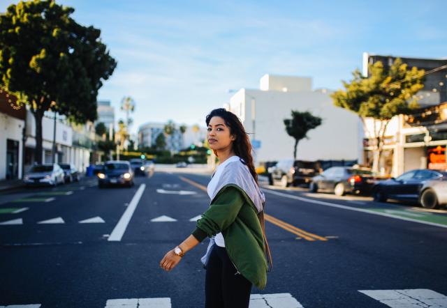 Fall Fashion Woman Walking Down An Alley Stock Photo - Download Image Now -  Fashion Model, Autumn, Teenager - iStock