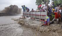 People react after being hit by a tidal wave under the influence of Typhoon Usagi in Hangzhou, Zhejiang province, September 21, 2013. China's National Meteorological Center issued its highest alert, warning that Usagi would bring gales and downpours to southern coastal areas, according to the official Xinhua news agency. Picture taken September 21, 2013. REUTERS/Chance Chan (CHINA - Tags: ENVIRONMENT) CHINA OUT. NO COMMERCIAL OR EDITORIAL SALES IN CHINA