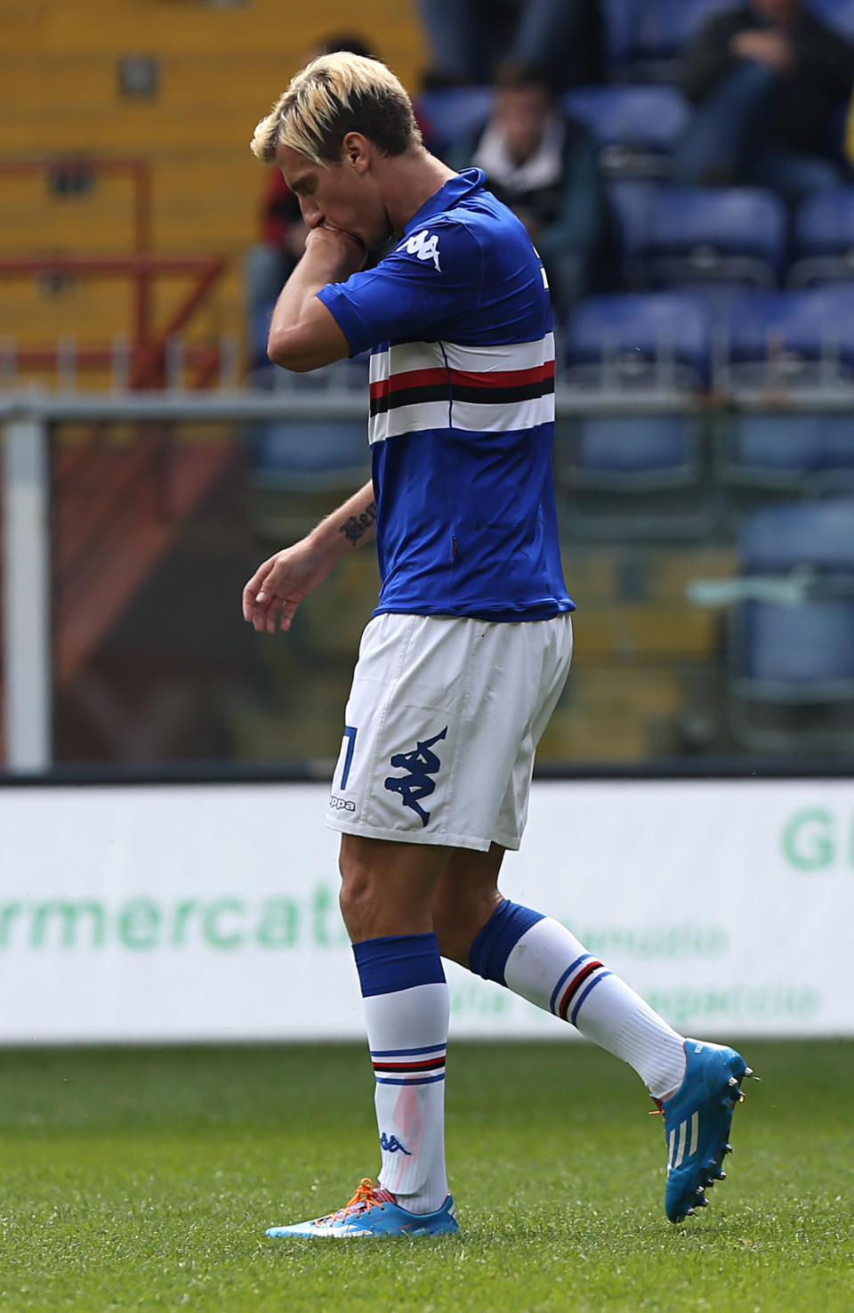 Sampdoria forward Maxi Lopez walks on the pitch after missing a penalty kick during a Serie A soccer match between Sampdoria and Inter Milan, in Genoa, Italy, Sunday, April 13, 2014. (AP Photo/Carlo Baroncini)