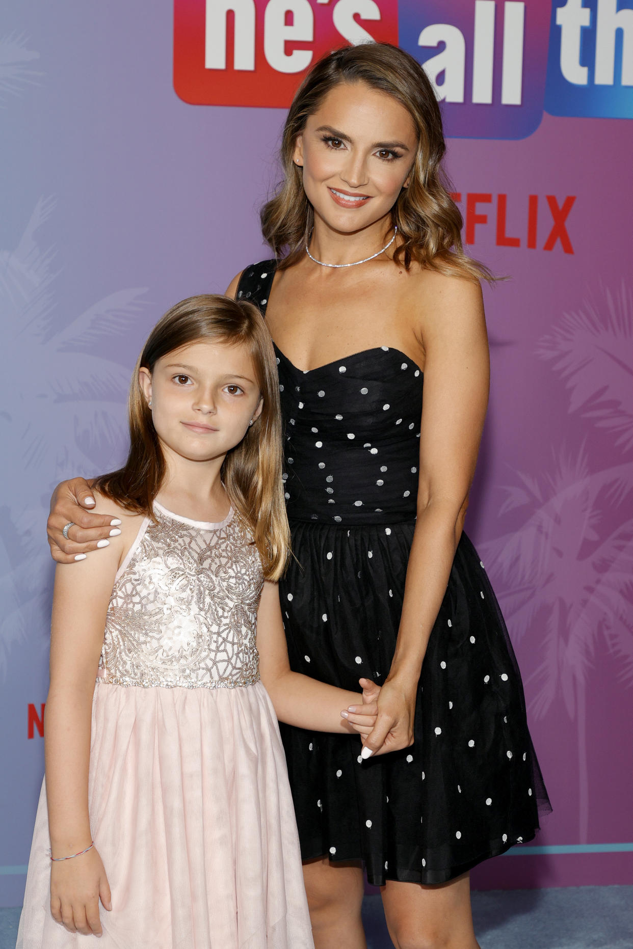 HOLLYWOOD, CALIFORNIA - AUGUST 25: (L-R) Charlotte Easton Gillies and Rachael Leigh Cook attend Netflix's premiere of 
