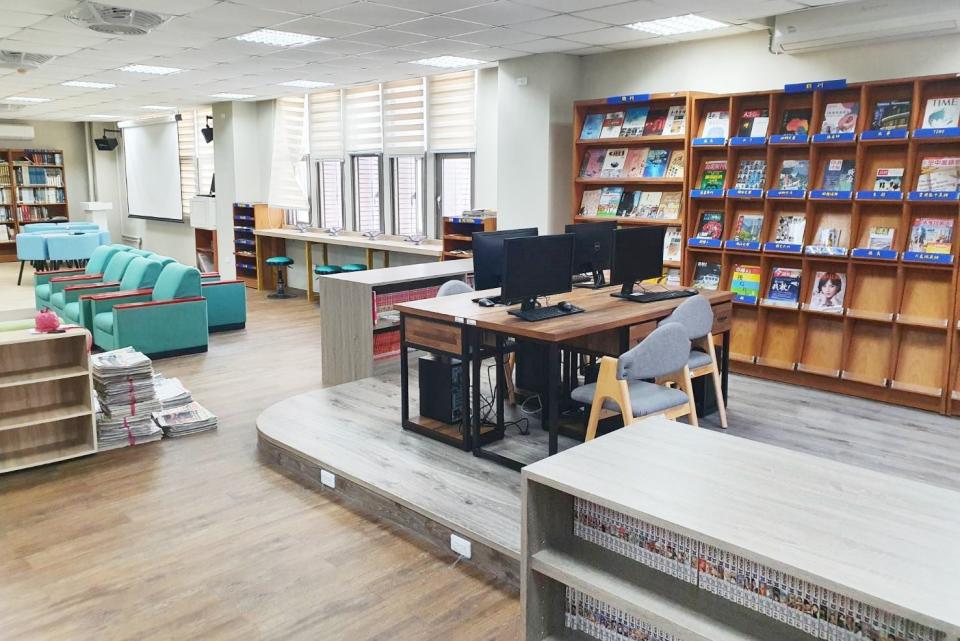 臺東高中優化圖書館空間，讓學生能夠舒服自在的瀏覽書籍、查找資料。
