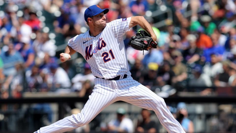 New York Mets starting pitcher Max Scherzer (21) pitches against the Philadelphia Phillies during the sixth inning at Citi Field