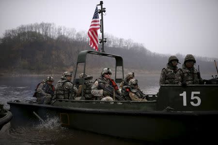 FILE PHOTO: U.S. army soldiers take part in a U.S.-South Korea joint river-crossing exercise near the demilitarized zone separating the two Koreas in Yeoncheon, South Korea, April 8, 2016. REUTERS/Kim Hong-Ji