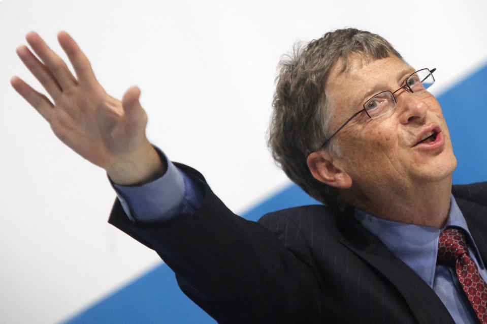 Microsoft chairman Bill Gates gestures during a news conference at the 18th World Aids Conference in Vienna July 19, 2010.   REUTERS/Herwig Prammer  (AUSTRIA - Tags: BUSINESS)