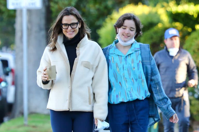 Jennifer Garner, junto a una de sus hijas, Seraphina, horas después de los dichos de su ex sobre su matrimonio y la bebida 