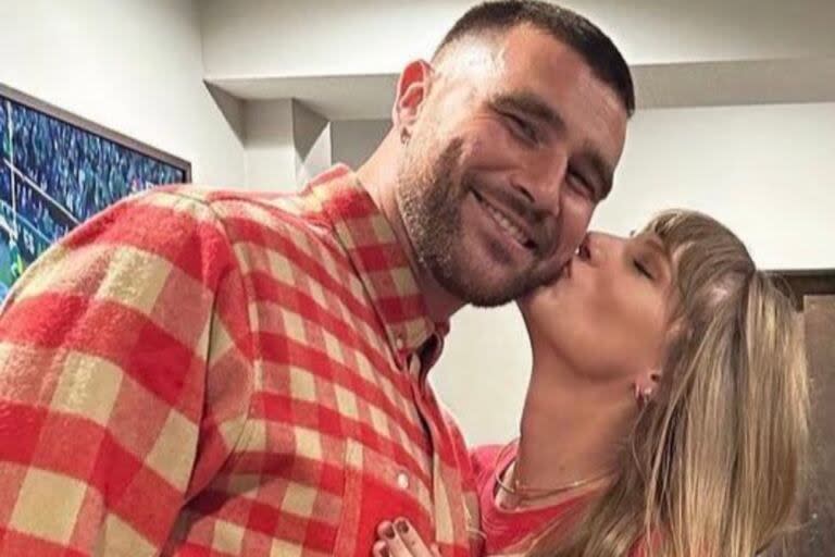 La cantante se encuentra en pareja con Travis Kelce 