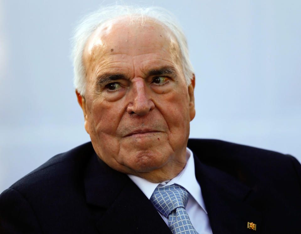 <p>Former German chancellor Helmut Kohl reacts during the unveiling of a plaque honoring Kohl as chancellor of the reunification of Germany, in the village of Moedlareuth near Hof May 21, 2013. (REUTERS/Michael Dalder) </p>