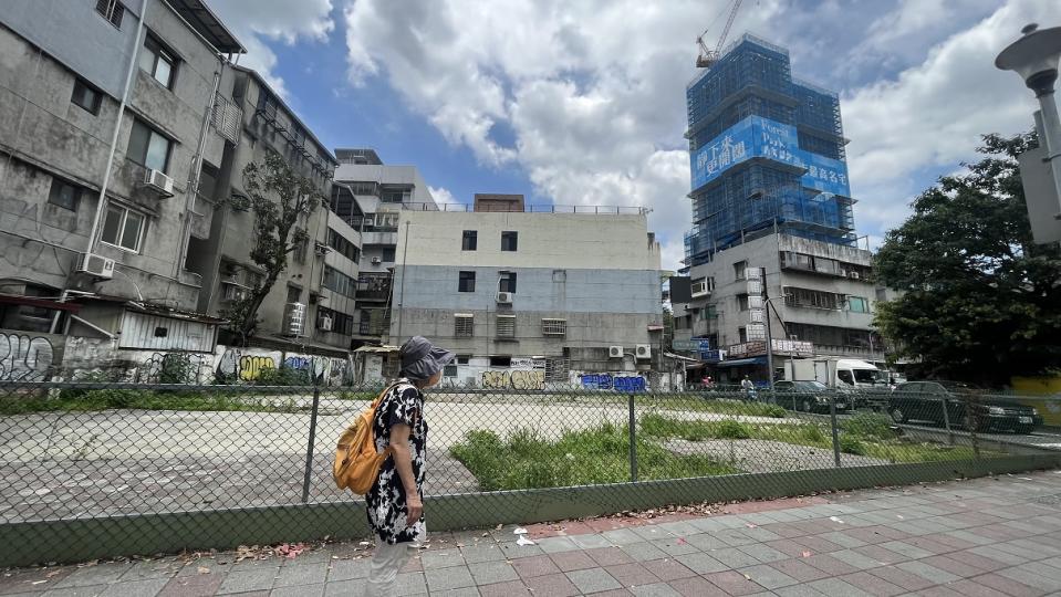 為爭取地主改建機會，都更危老案的房價註定創區域新高。（示意圖／EBC地產王張琬聆攝）