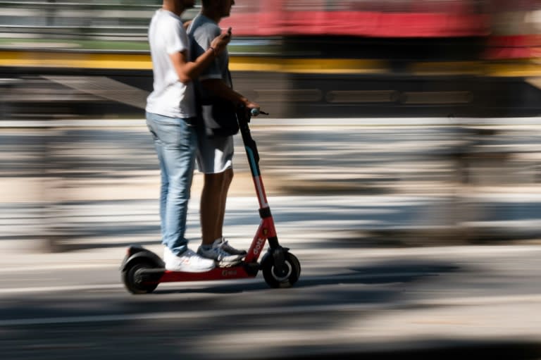 Bis Samstag müssen in Gelsenkirchen alle E-Scooter zum Ausleihen aus der Stadt verschwinden. Die Stadt hatte die Nutzung der Leihroller nach einem Streit mit zwei Anbietern verboten, das Verwaltungsgericht Gelsenkirchen bestätigte diese Entscheidung