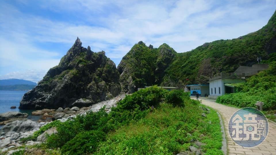 碼頭附近的龍頭岩，氣勢壯觀。