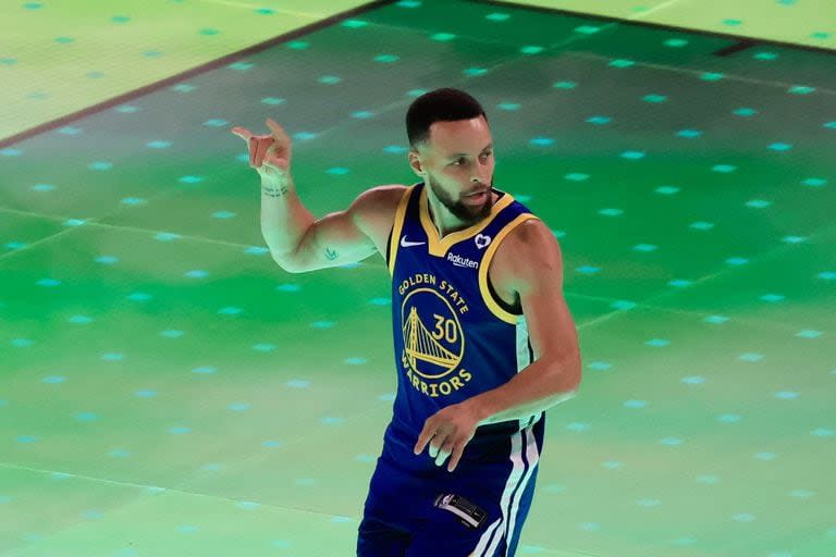 Curry sacó la ventaja final sobre Ionescu en los dos últimos tiros 