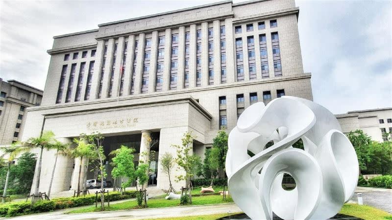 環境稽查員和員警因受賄被判刑。（圖／翻攝自桃園地方法院官網）