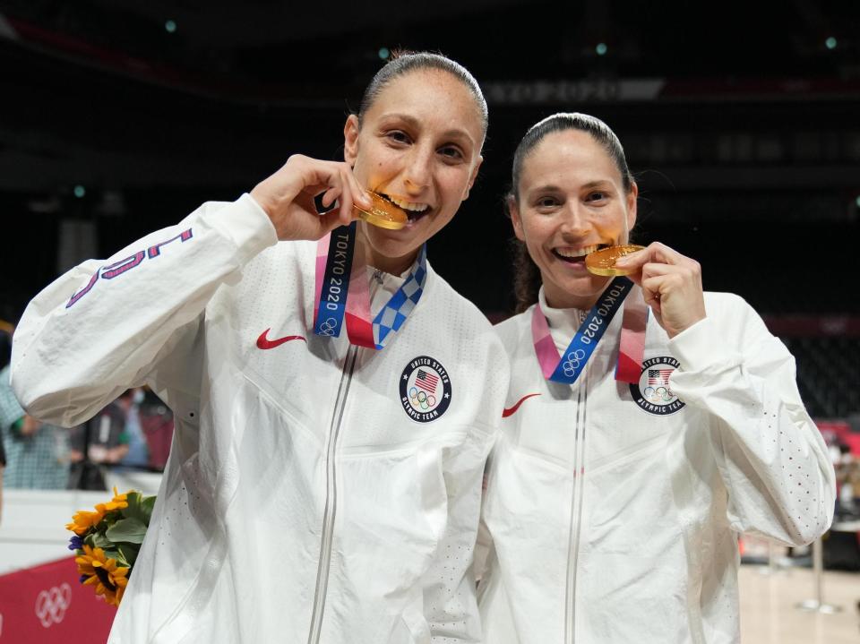 Diana Taurasi and Sue Bird pose with their fifth Olympic gold medal.