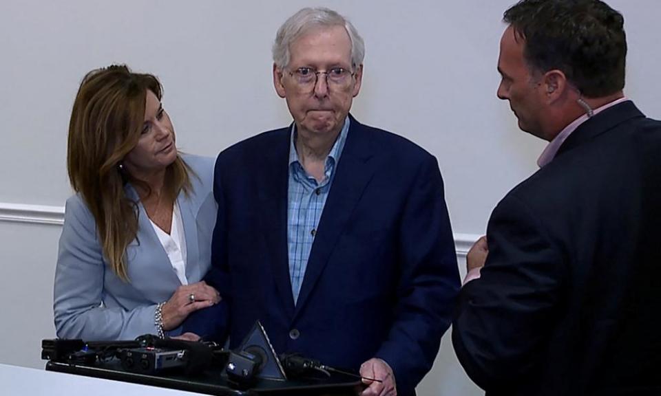 Mitch McConnell appears to freeze up for more than 30 seconds during a public appearance before being escorted away last month.