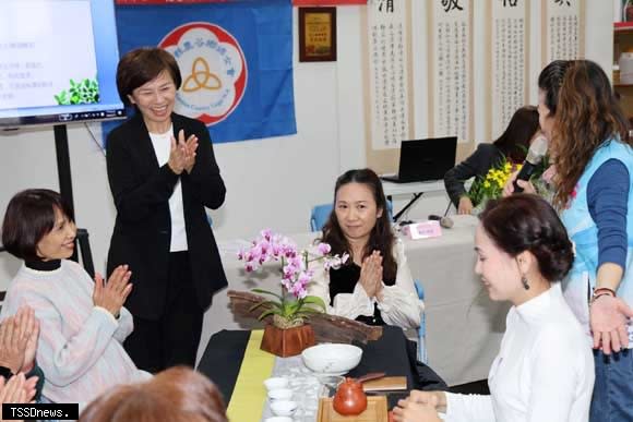 鹿谷鄉新住民多元文化研習，縣府民政處長林琦瑜到場鼓勵。（記者蔡榮宗攝）