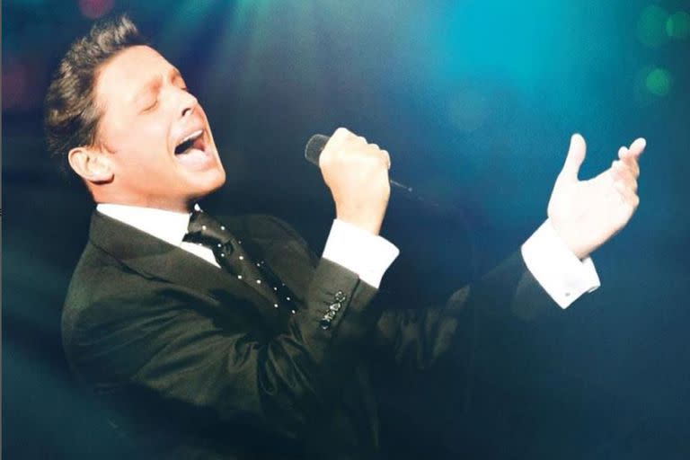 Luis Miguel agregó una nueva función en el Movistar Arena, que se agotó en pocas horas: serán 10 las fechas y 110.000 los fans que lo verán en directo