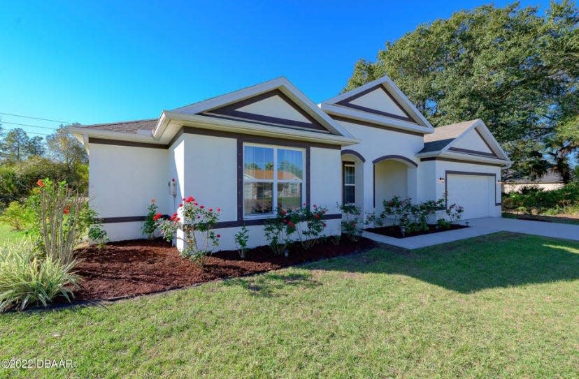 This nearly new home in Palm Coast is is within a 30-minute drive to historic St. Augustine and Ormond Beach.