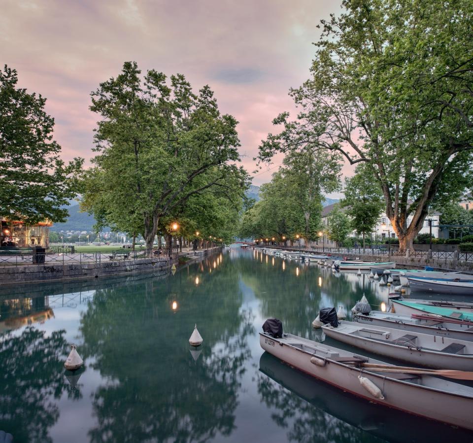 Enjoy a boat ride on Annecy’s canal (Olivier Allamand)