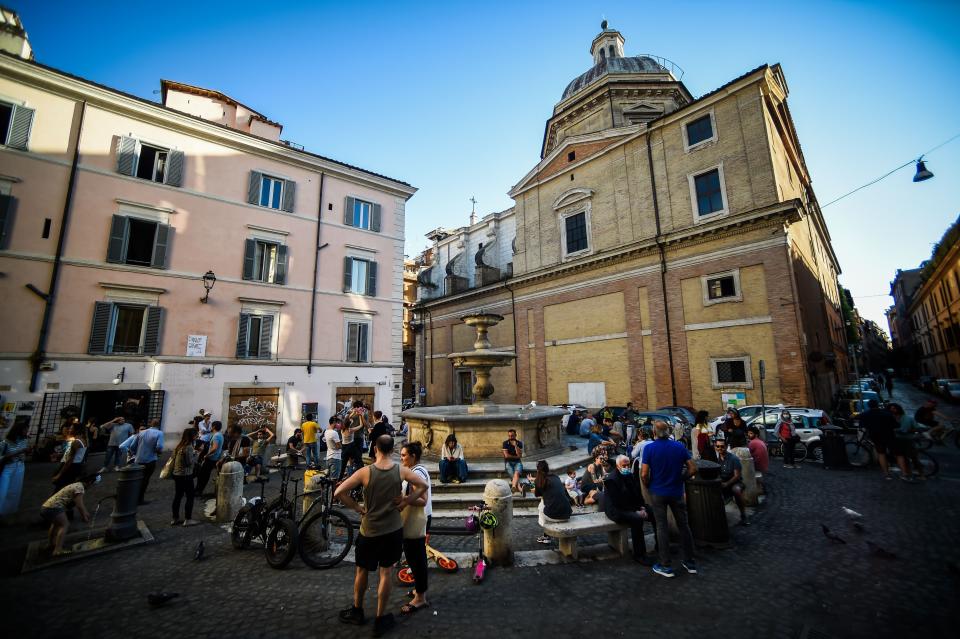 People drink in a square in Rome on May 21, 2020, despite government warnings that people should continue to respect social distancing rules. (Photo: FILIPPO MONTEFORTE via Getty Images)