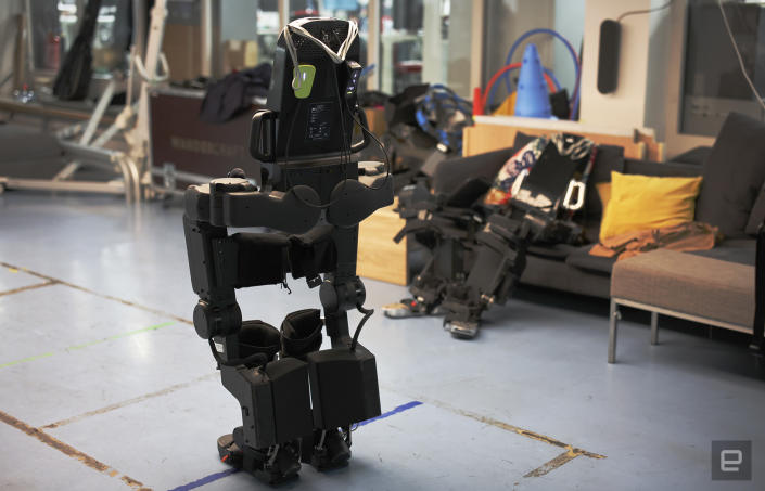 Wandercraft&#39;s latest exoskeleton lets paraplegics walk with a more natural  gait