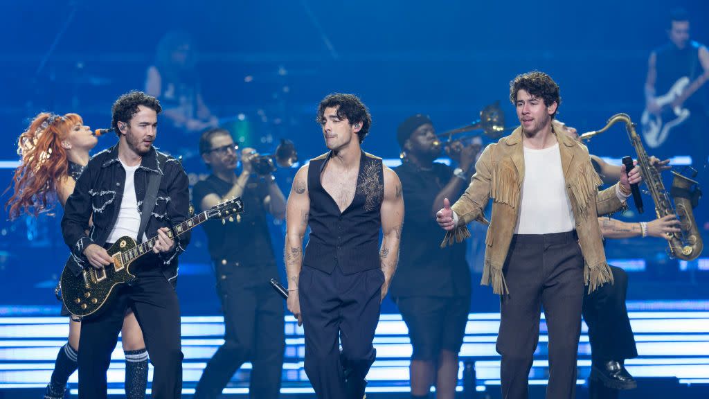 jonas brothers perform at rogers arena