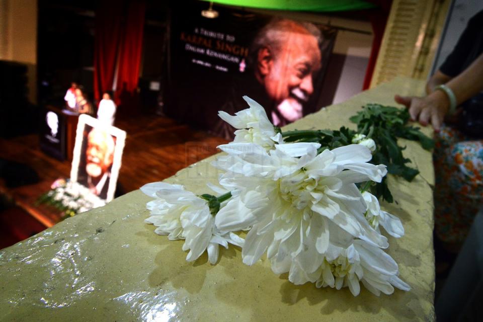 People lay flowers before Karpal Singh's picture during a memorial event held at the Kuala Lumpur-Selangor Chinese Assembly Hall yesterday. – The Malaysian Insider pic by Afif Abd Halim, April 25, 2014.