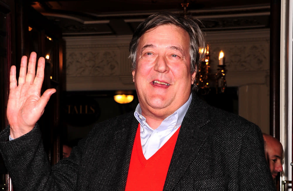 Stephen Fry has praised Lena Dunham credit:Bang Showbiz