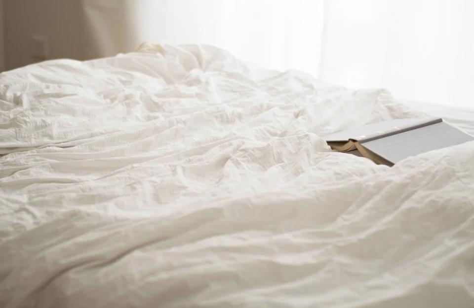一名網友想請特休在家睡覺，詢問網友該請哪一天。（示意圖／Pixabay）
