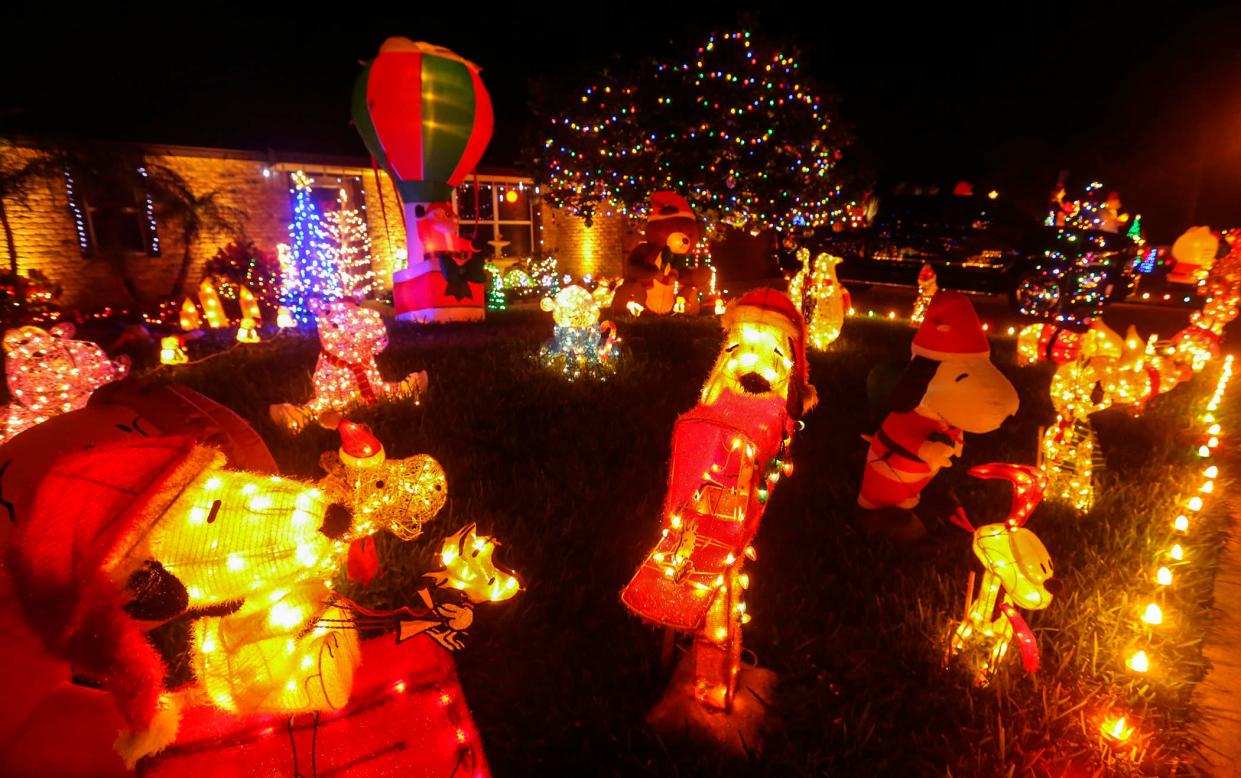 Christmas lights at 7580 Woodland Creek lane Thursday December 17, 2015 in Lantana.