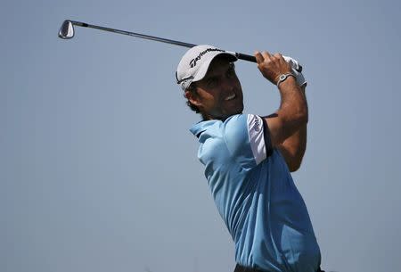 Edoardo Molinari of Italy watches his tee shot on the 15th hole during the first round of the British Open Championship at the Royal Liverpool Golf Club in Hoylake, northern England July 17, 2014. REUTERS/Stefan Wermuth