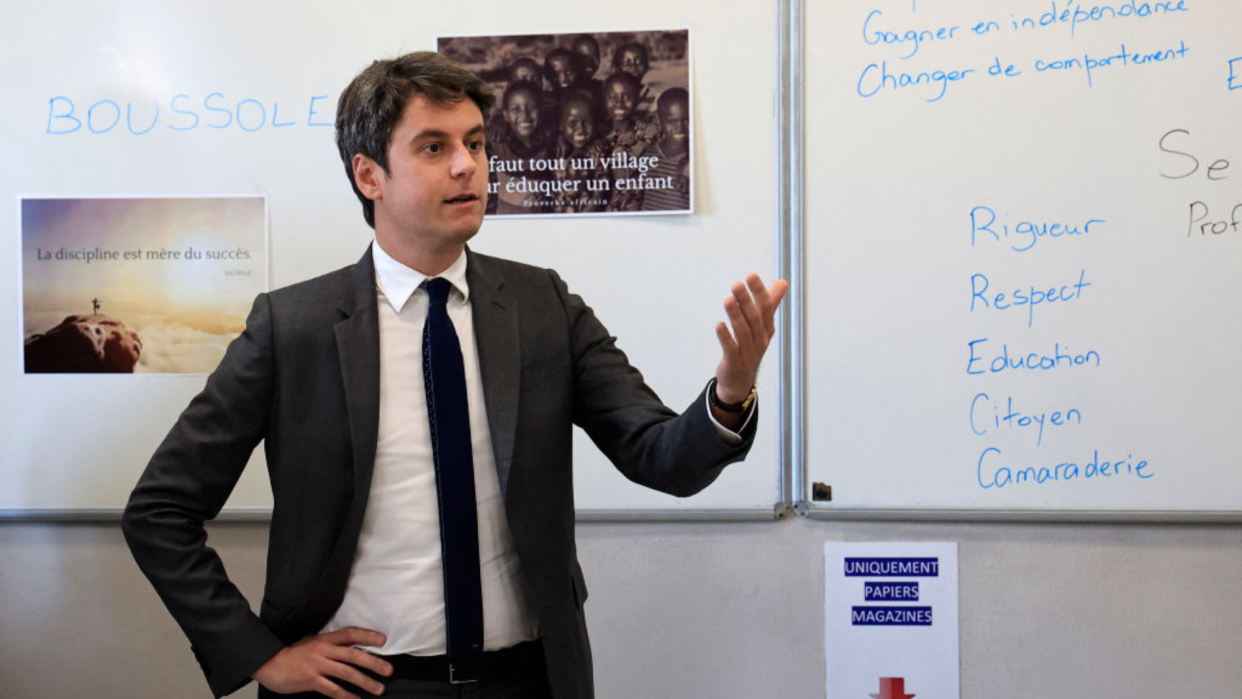  Gabriel Attal speaking in a classroom. 