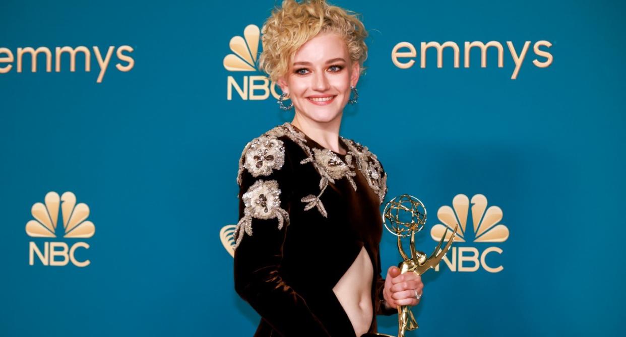 Julia Garner reveals stomach in cut-out Emmy's dress. (Getty Images) 