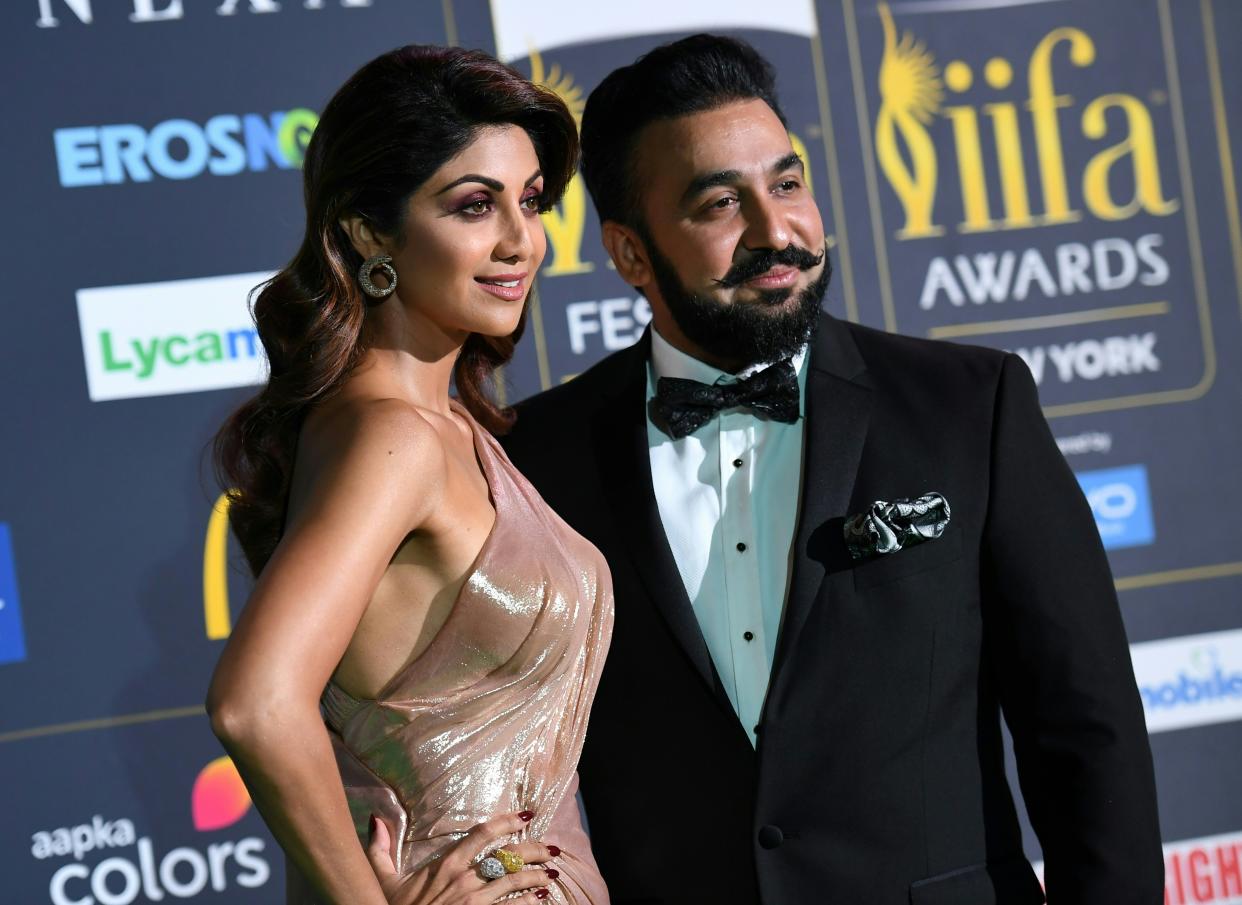 Bollywood Actress Shilpa Shetty arrives with Raj Kundra for the IIFA Awards July 15, 2017 at the MetLife Stadium in East Rutherford, New Jersey during the 18th International Indian Film Academy (IIFA) Festival.  / AFP PHOTO / ANGELA WEISS        (Photo credit should read ANGELA WEISS/AFP via Getty Images)